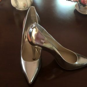 Michael Kors silver Metallic pump